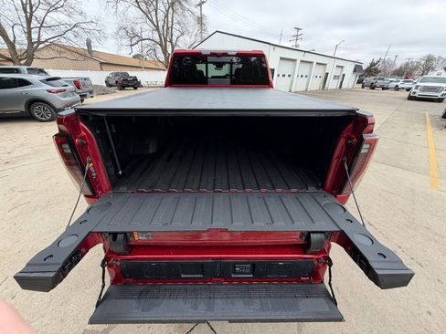 Used 2025 GMC Sierra 2500 AT4X image 36