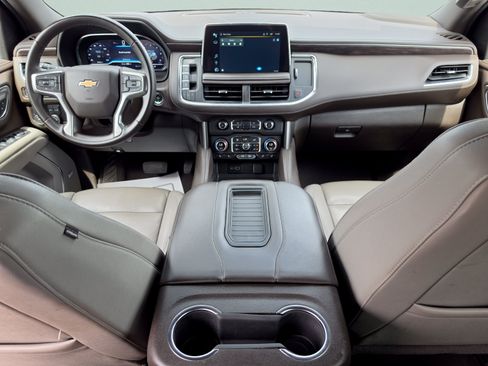 Used 2024 Chevrolet Suburban LT RWD image 16