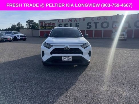 Used 2019 Toyota RAV4 LE FWD image 2