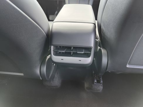 Used 2024 Tesla Model Y Long Range image 20