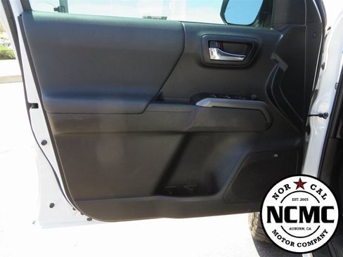 Used 2021 Toyota Tacoma TRD Sport image 15