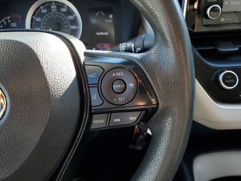 Used 2021 Toyota Corolla LE image 21