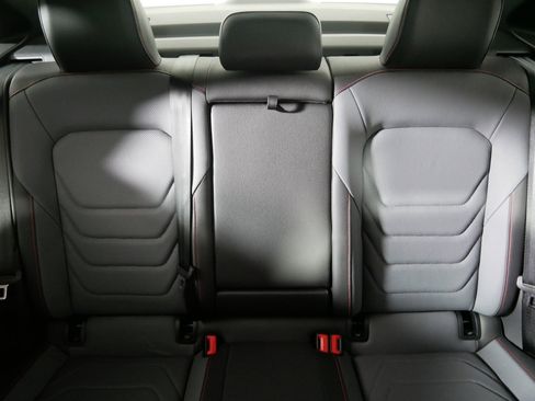 Used 2025 Volkswagen Jetta GLI Autobahn image 13