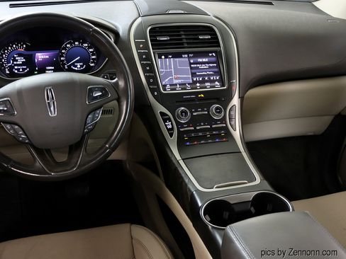 Used 2017 Lincoln MKX Reserve w/ Lincoln MKX Climate Package image 17