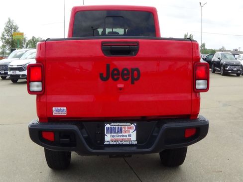 Certified 2024 Jeep Gladiator Sport AWD/4WD image 7