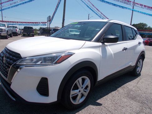 Used 2022 Nissan Kicks S FWD image 1