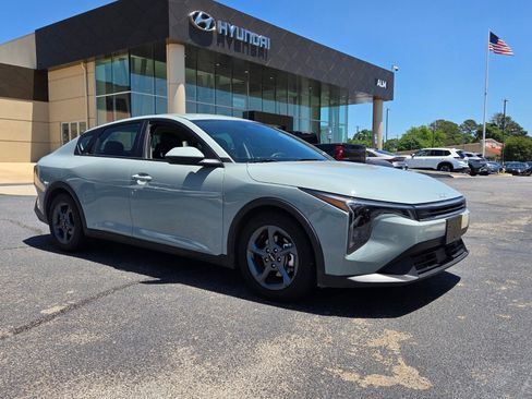 Used 2025 Kia K4 FWD image 1