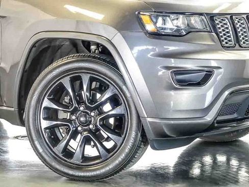 Used 2020 Jeep Grand Cherokee Altitude AWD/4WD image 4