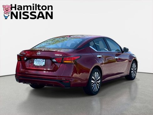 Used 2025 Nissan Altima 2.5 SV FWD image 2