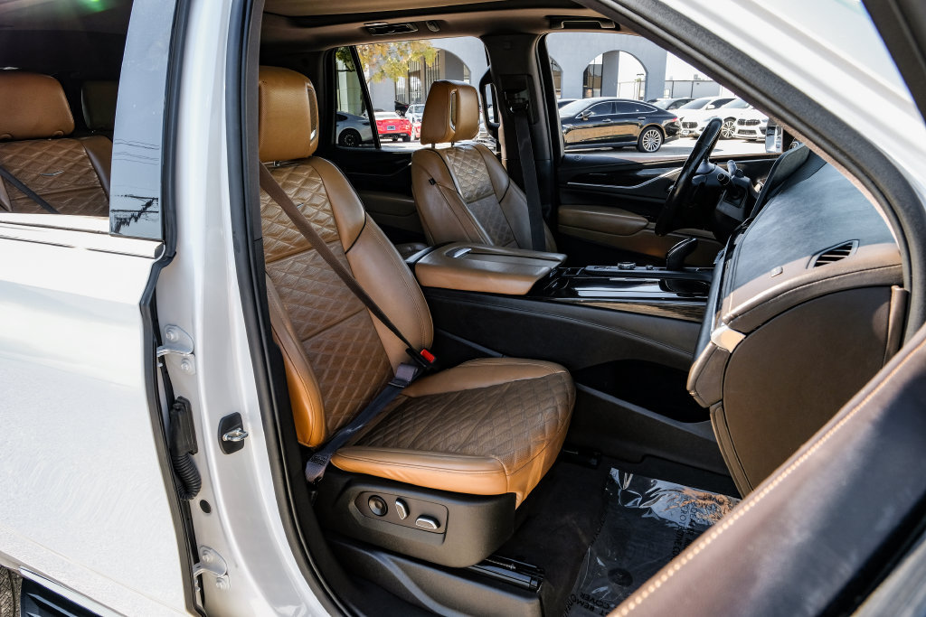 Used 2022 Cadillac Escalade Premium Luxury AWD/4WD image 34