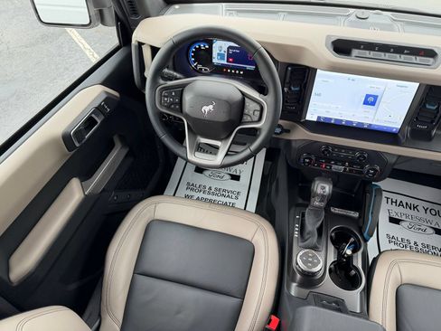 Used 2023 Ford Bronco Wildtrak AWD/4WD image 15
