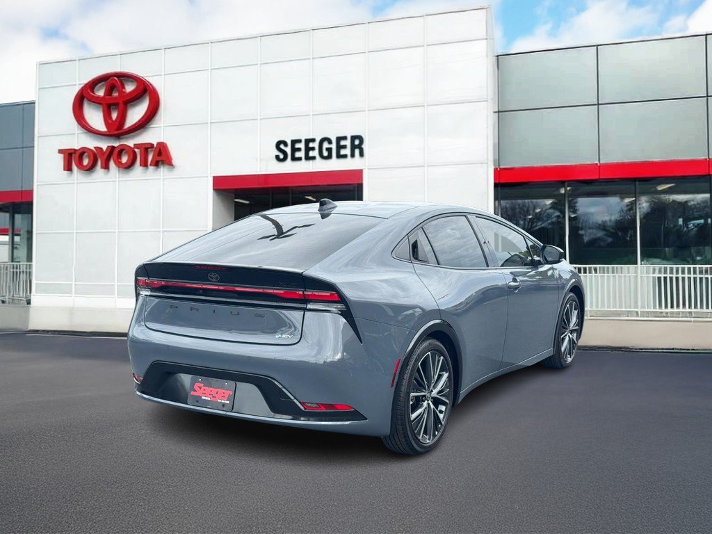 Used 2026 Toyota Prius XLE FWD image 3