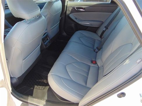Used 2021 Toyota Avalon XLE image 21