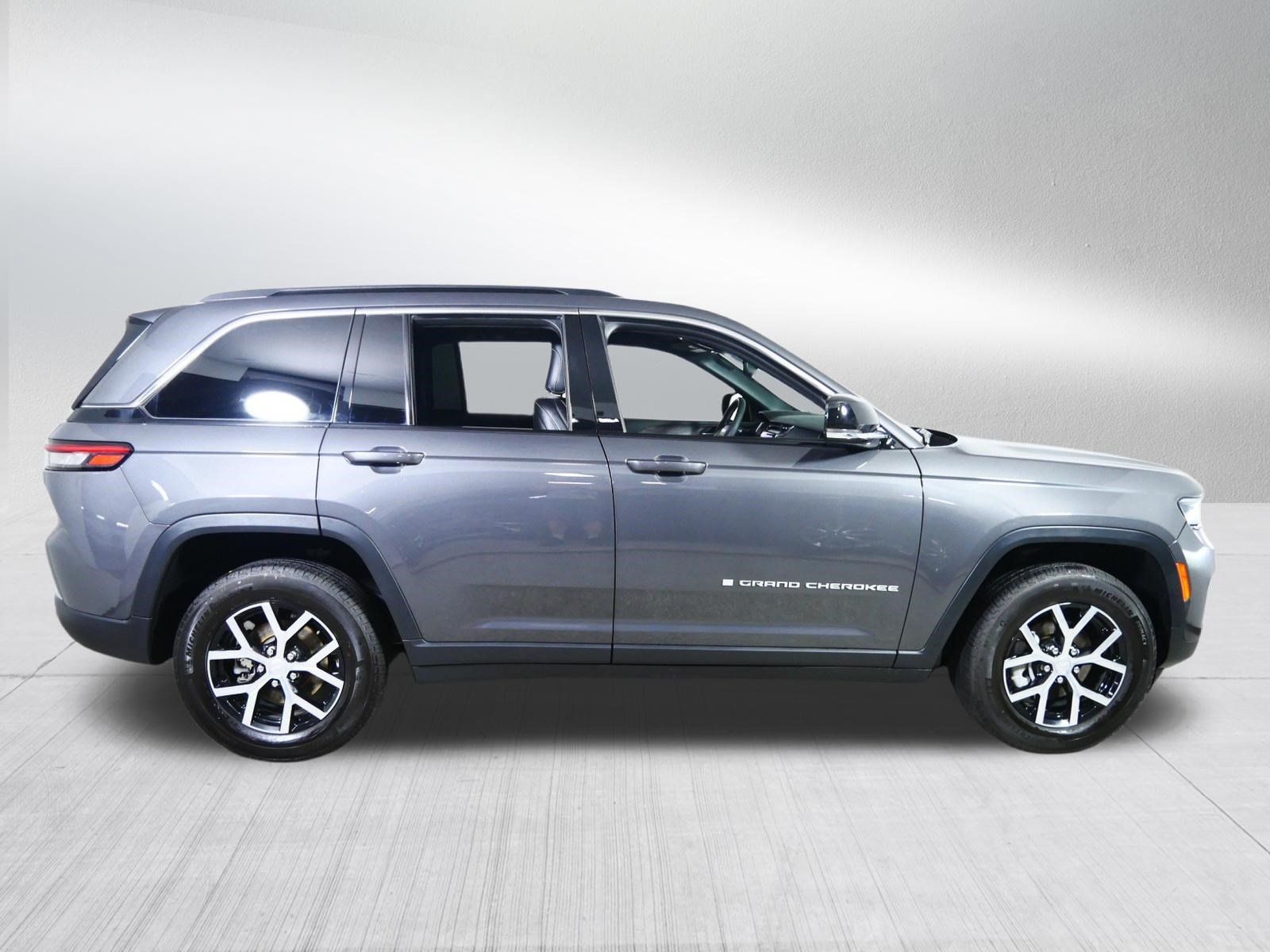 Used 2024 Jeep Grand Cherokee Limited RWD image 8