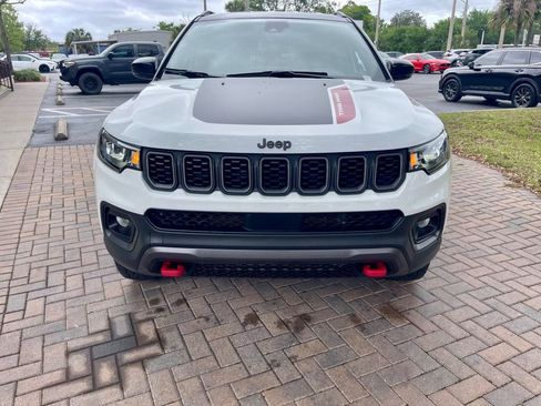Used 2025 Jeep Compass Trailhawk image 8