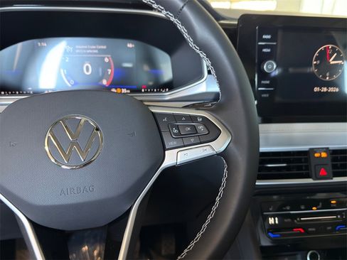 New 2026 Volkswagen Taos SE image 12