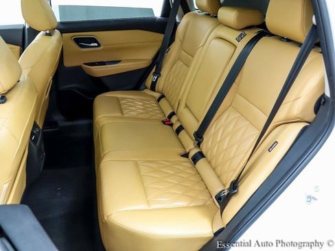 Used 2021 Nissan Rogue Platinum image 11