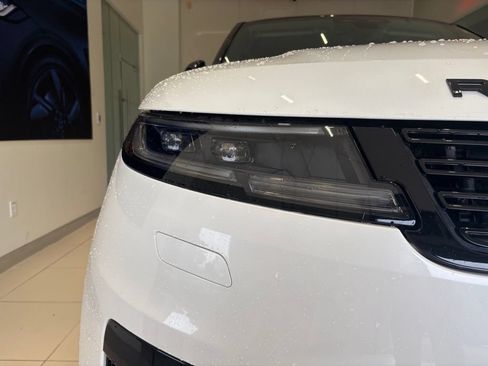Used 2024 Land Rover Range Rover Sport SE AWD/4WD image 7