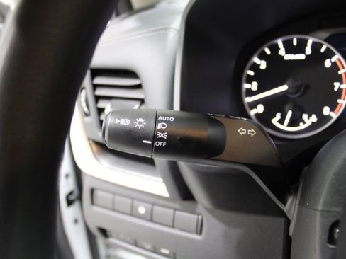 Used 2024 Nissan Rogue SV image 38