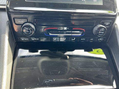 Used 2024 Jeep Grand Cherokee Laredo X image 26