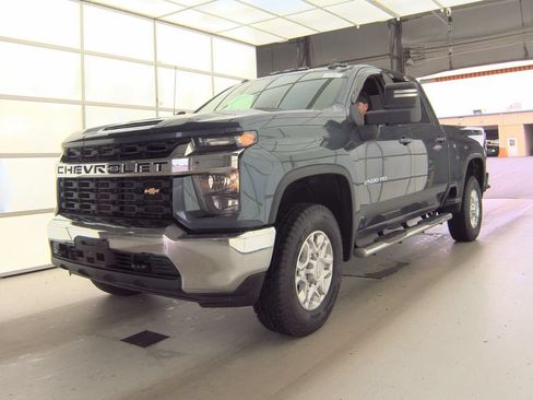 Used 2020 Chevrolet Silverado 2500 LT w/ Snow Plow Prep/Camper Package AWD/4WD image 2