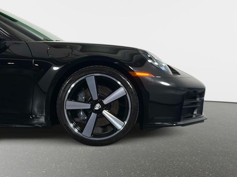 Used 2025 Porsche 911 Carrera RWD image 3