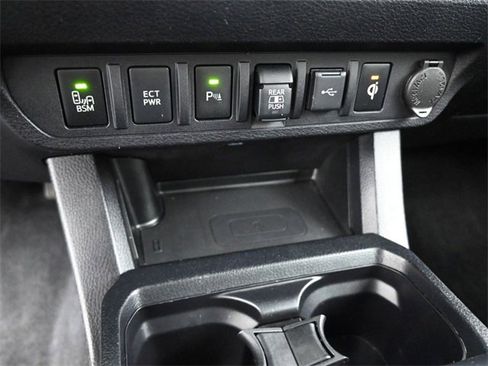 Used 2020 Toyota Tacoma TRD Sport image 3