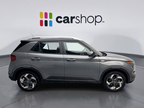 Used 2023 Hyundai Venue Limited image 6