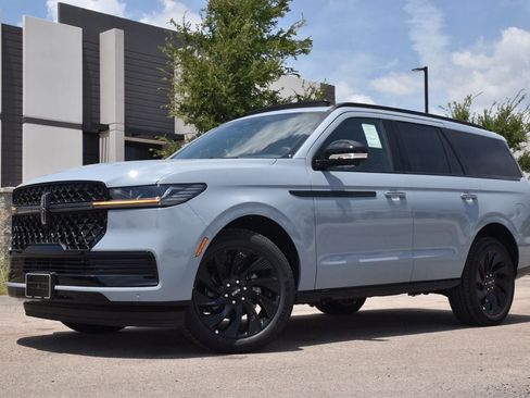 New 2027 Lincoln Navigator Reserve w/ Jet Appearance Package AWD/4WD image 1