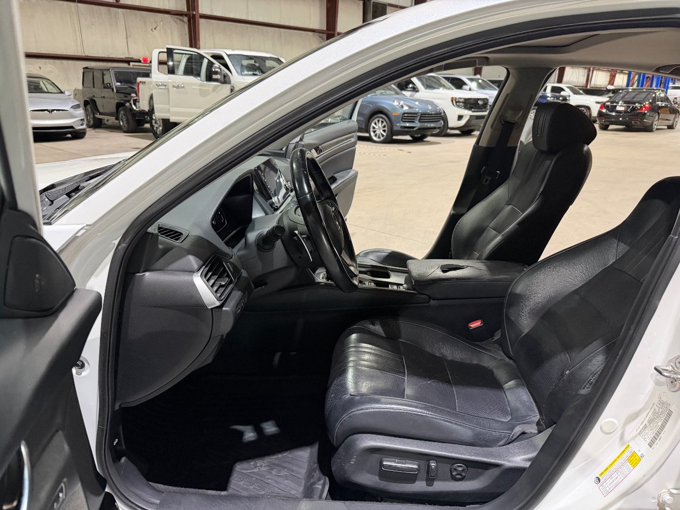 Used 2018 Honda Accord Touring image 13