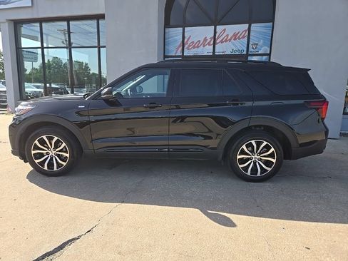 Used 2025 Ford Explorer ST-Line AWD/4WD image 6