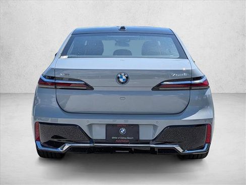 New 2026 BMW 750e xDrive image 8