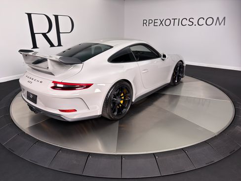Used 2018 Porsche 911 GT3 RWD image 9