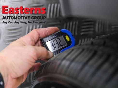 Used 2024 Hyundai Venue Limited image 28