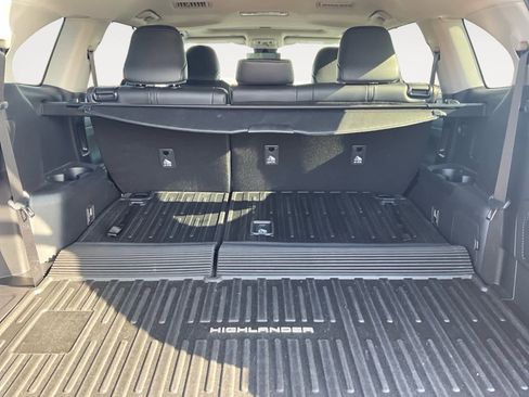 Used 2024 Toyota Highlander XLE image 29