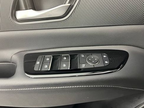 Certified 2025 Nissan Murano SV FWD image 30
