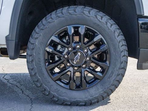 Used 2025 Chevrolet Silverado 3500 LT w/ Trail Boss Package AWD/4WD image 12