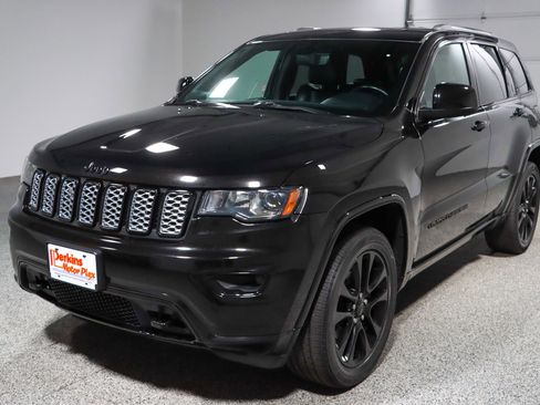 Used 2020 Jeep Grand Cherokee Altitude image 31