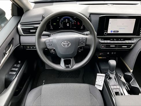 Used 2025 Toyota Camry LE image 5