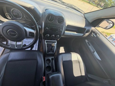 Used 2016 Jeep Compass Latitude FWD image 15