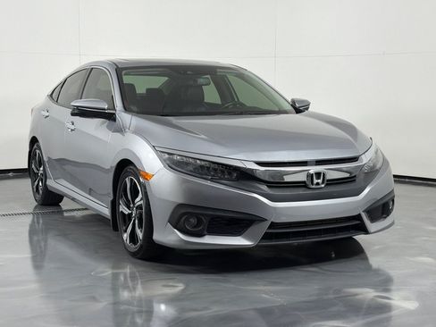 Used 2017 Honda Civic Touring image 3