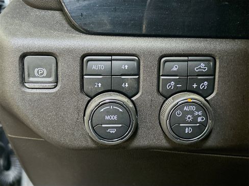 Used 2024 Chevrolet Silverado 1500 LTZ w/ LTZ Premium Package image 10