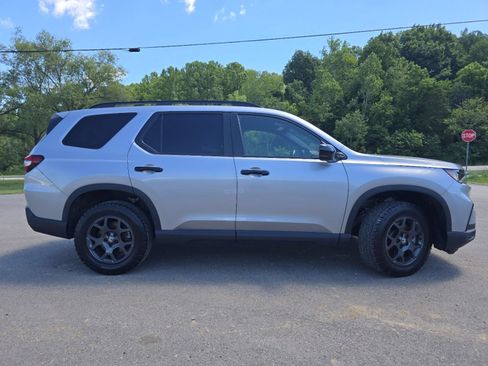 Used 2025 Honda Pilot TrailSport image 19