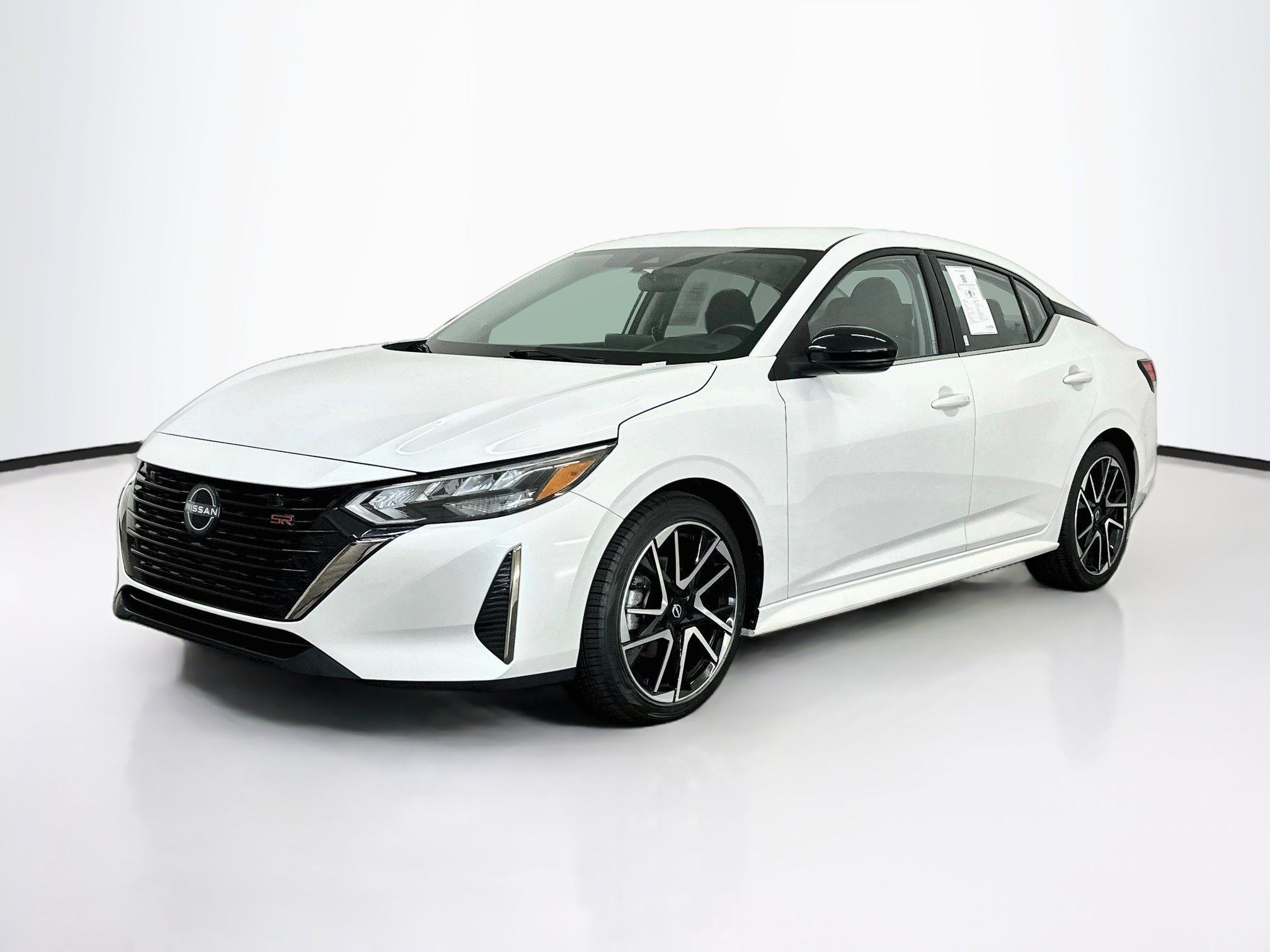 Used 2025 Nissan Sentra SR FWD image 3