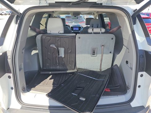 Used 2019 GMC Acadia SLT w/ LPO, Floor Liner Package FWD image 17