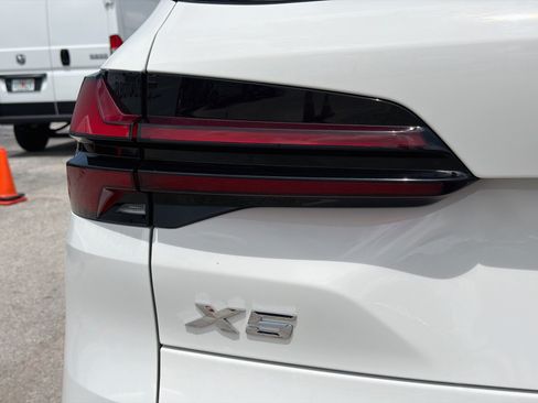 Used 2024 BMW X5 xDrive50e AWD/4WD image 10