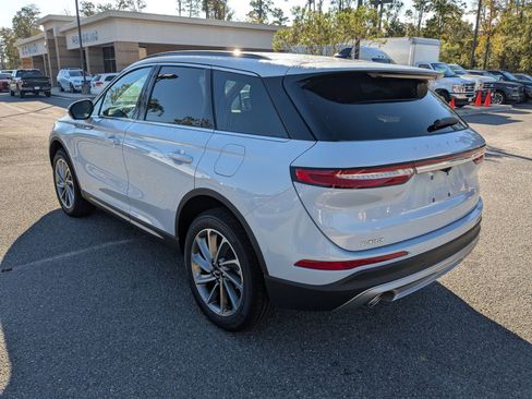 New 2026 Lincoln Corsair Premiere image 7