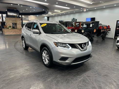 Used 2015 Nissan Rogue SV w/ SV Premium Package image 3