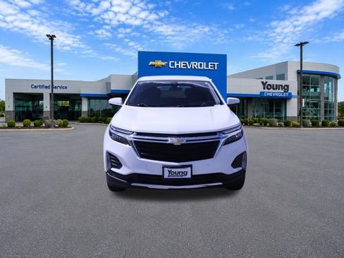 Used 2024 Chevrolet Equinox LT AWD/4WD image 2