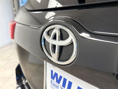 Used 2019 Toyota Highlander XLE image 12